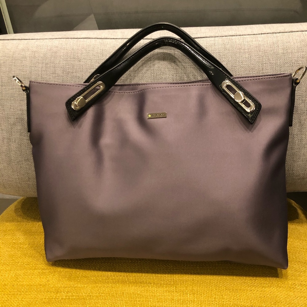 abbi Women handbag